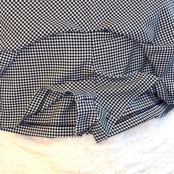 Zara Woven checkered A-line mini skort with drop seam and ruffle detail. - Picture 4 of 4